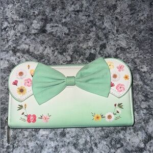 Disney Loungefly Minnie Mouse Wallet